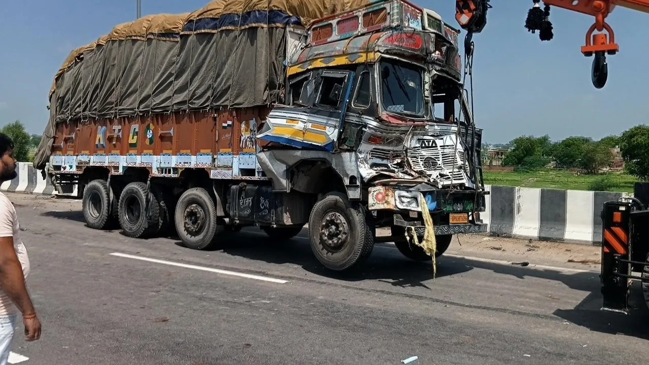 किसान पथ पर सफाई कर रही महिला को ट्रक ने रौंदा, एक घायल, केबिन में फंसा चालक
