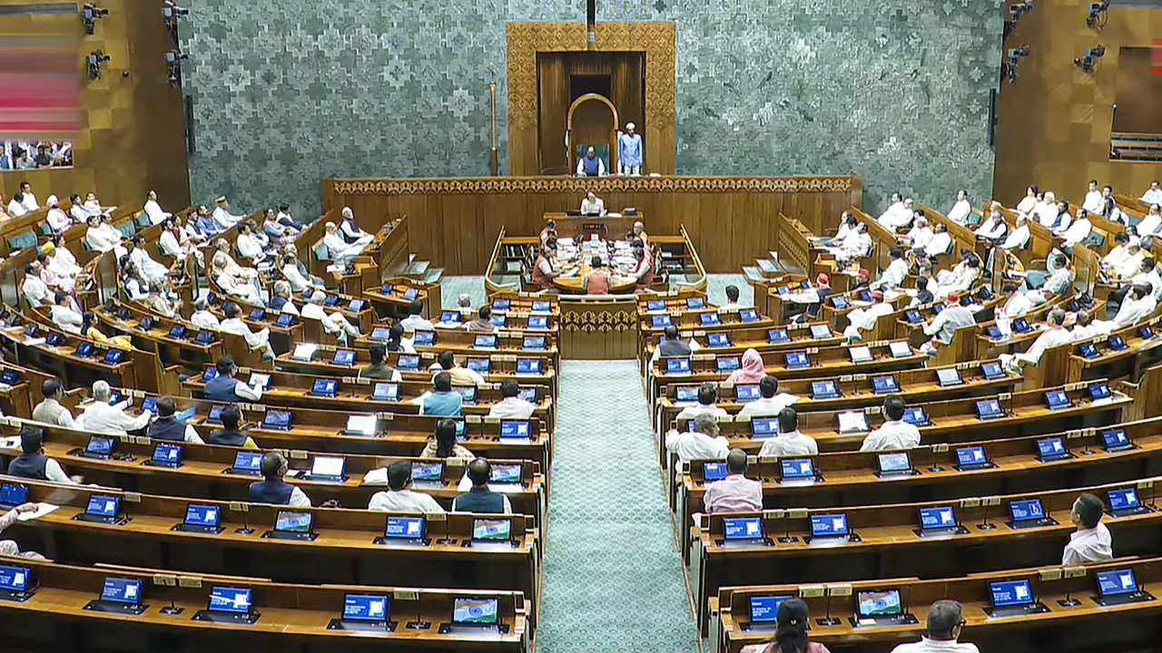 Parliament Monsoon Session: जोरदार हंगामे के साथ शुरू हुआ दूसरा दिन, 12 बजे तक के लिए स्थगित हुई कार्यवाही 