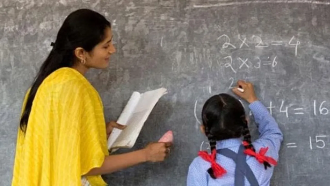 UP News: डाटा अपडेट में देरी से अटका शिक्षामित्रों का समायोजन, महानिदेशक ने बीएसए को लगाई फटकार