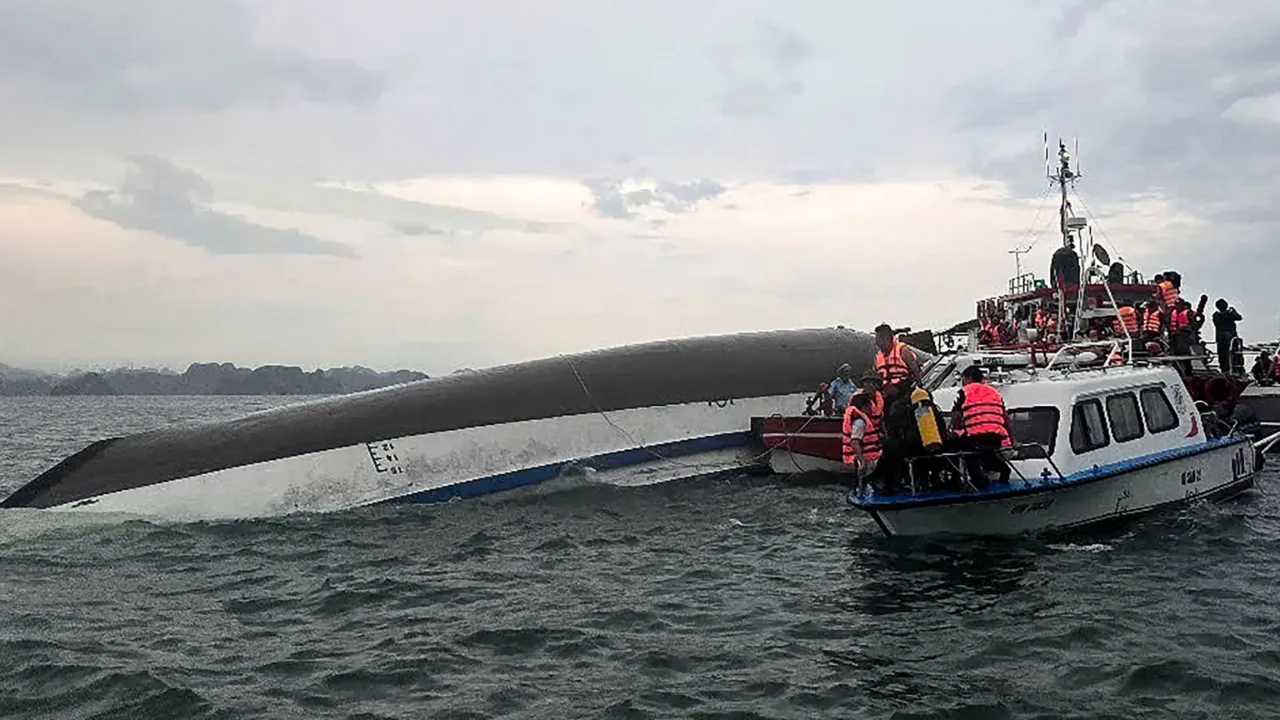 वियतनाम में डूबा यात्रियों से भरा जहाज, 37 लोगों की ने गंवाई जान, अन्य की तलाश जारी