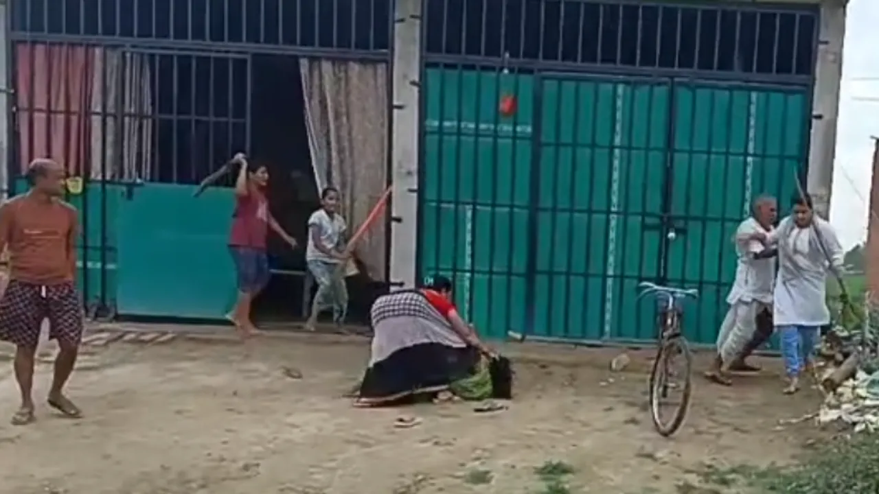 रायबरेली में जमकर चले लात-घूंसे, बाल पकड़कर लड़ीं महिलाएं... पुरानी रंजिश में प्रबंधक, प्रधानाचार्य और शिक्षिका बेटी ने परिजनों को किया लहूलुहान