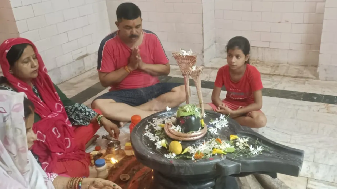रात में नाग करता है शिव जी की पूजा, जानें नागेश्वर महादेव की पूरी कहानी