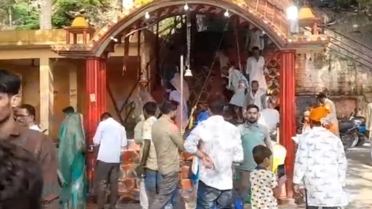 प्रयागराज के शिवालयों में उमड़ा आस्था का सैलाब, शिव की भक्ती में डूबे श्रद्धालु 