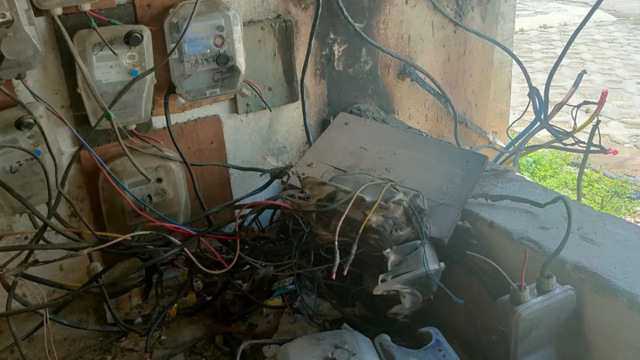 मीटर बदलवाया! अब खुले बिजली के तारों से बच्चों को बचाने की शुरू हुई मुहिम