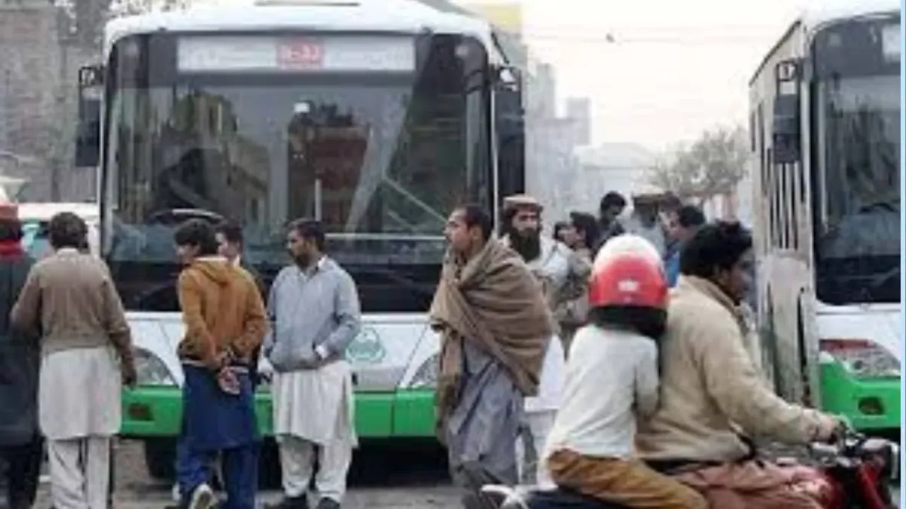 पाकिस्तान: लाहौर जा रही बस पर हुआ हमला, यात्रियों की पहचान पूछकर की हत्या