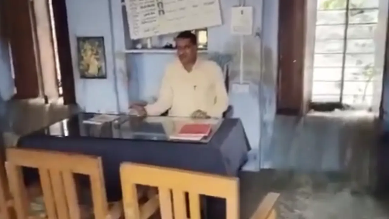 शर्मनाक! एक स्कूल ऐसा भी... शिक्षा का मंदिर बना बरसाती नाला, वीडियो ने उड़ाई व्यवस्था की धज्जियां