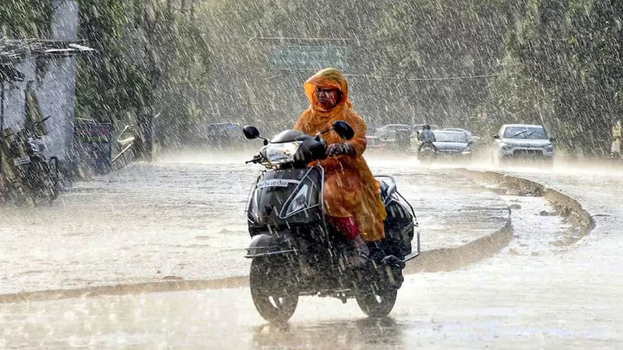 Monsoon: यूपी में मौसम ने बदली करवट, तापमान में हुई 4.7 डिग्री की बढ़ोतरी; जानें अगले कुछ दिनों का हाल