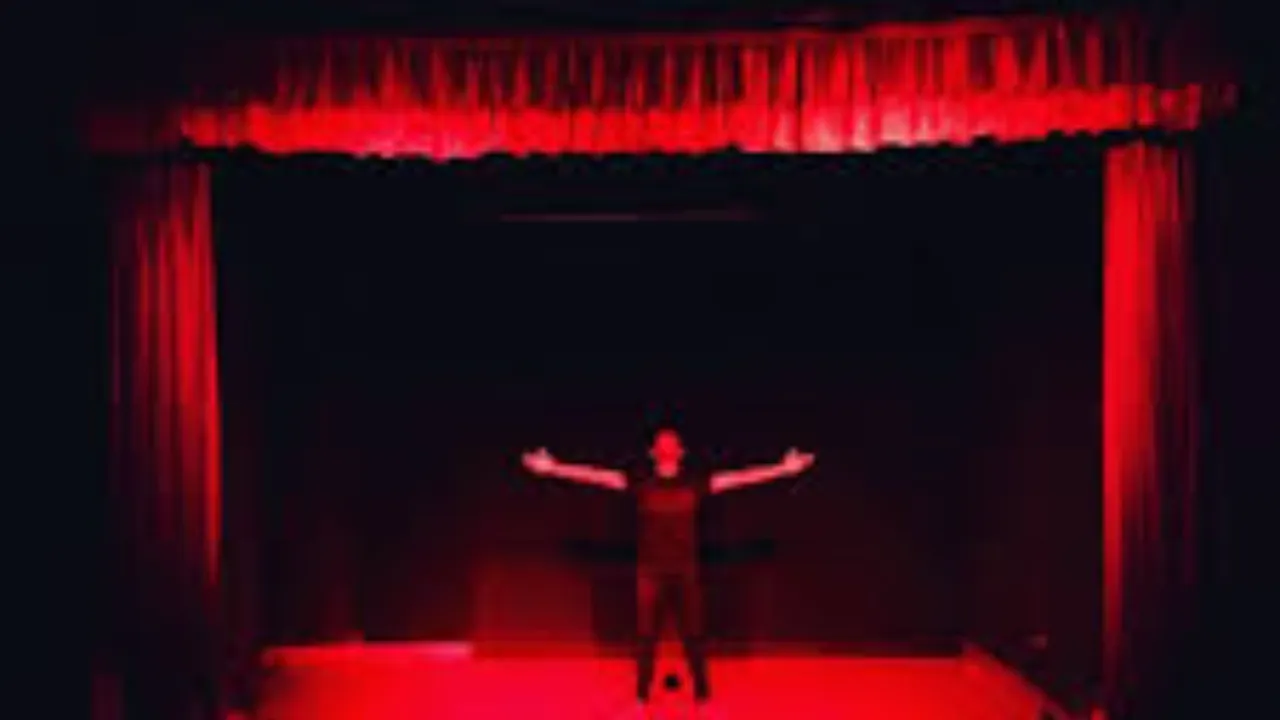 बैक स्टेज मेहनत से बाहर आता भीतर का कलाकार... रंगमंच से टीवी और फिर बड़े पर्दे पर कानपुर के विजयभान सिंह ने बनाई पहचान