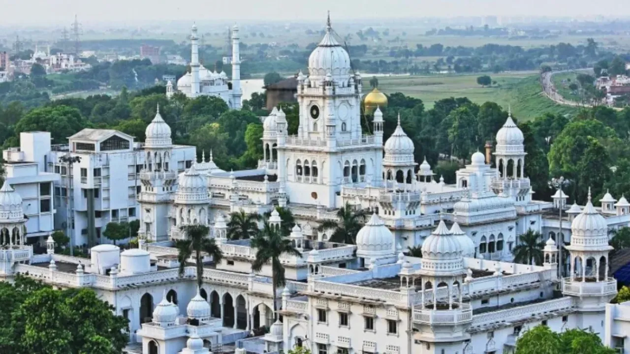 KGMU में फिर गार्ड की दबंगई: बहन की सर्जरी कराने आए भाई को पीटा,  धक्का देकर गिराया, देखें Video