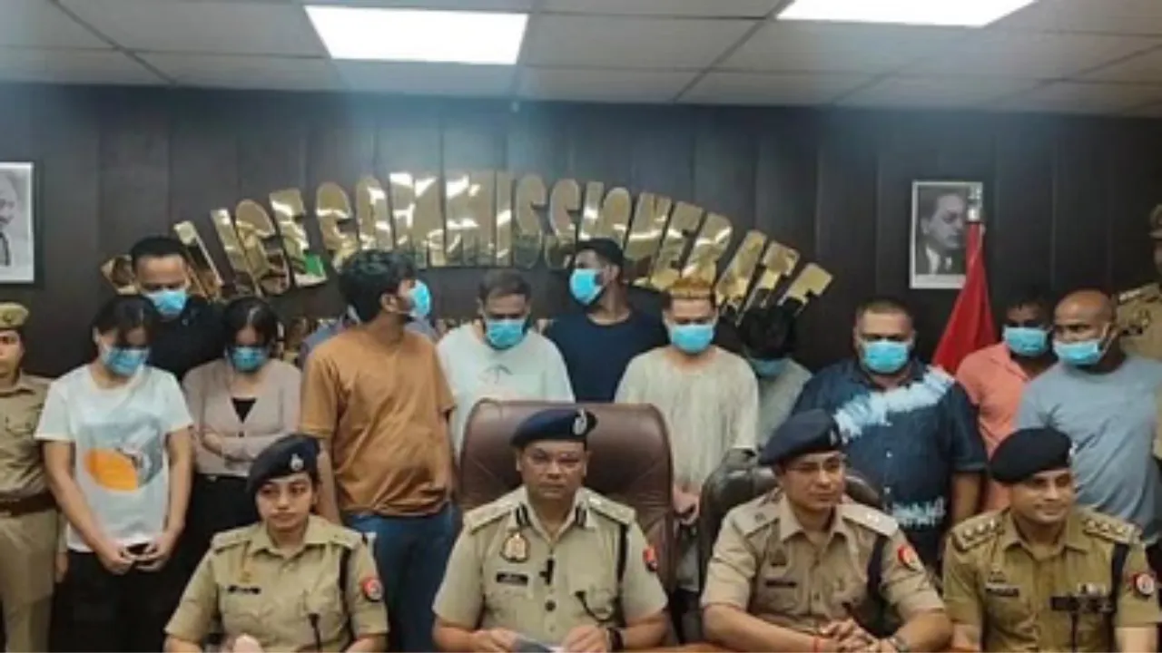 नोएडा: फर्जी कॉल सेंटर का पर्दाफाश, 12 ठग गिरफ्तार, पकड़ा गया सरगना
