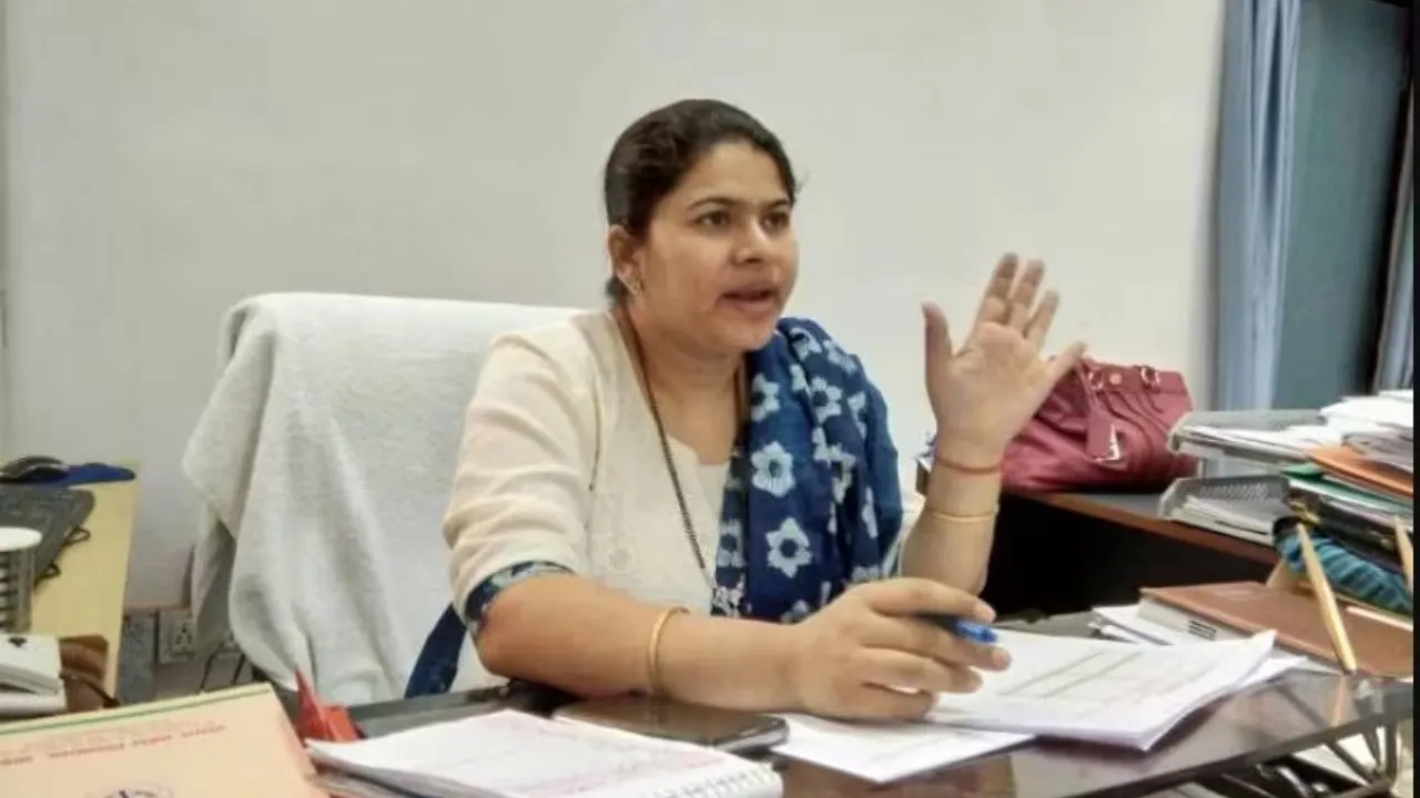 गोंडा-बहराइच समेत कई जिलों के डीएम बदले, प्रियंका निरंजन बनी गोंडा की नई DM 