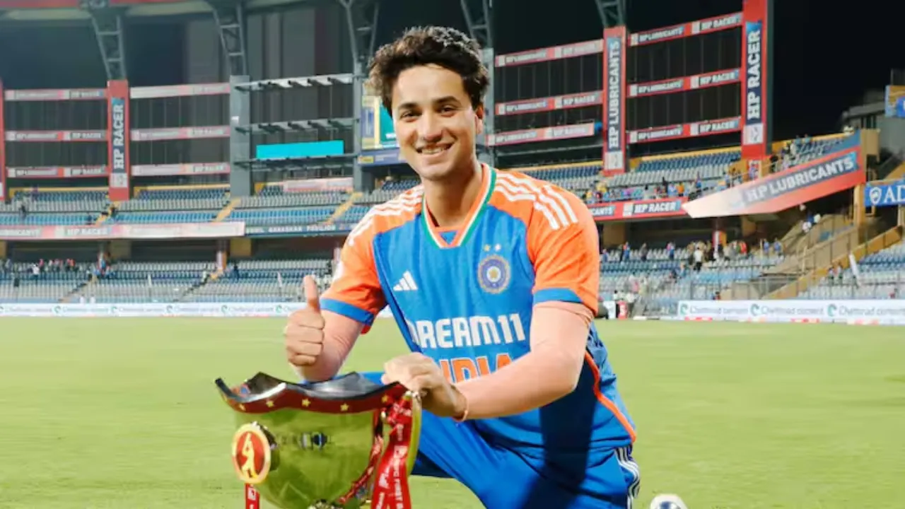 ICC Rankings Update: ट्रेविस हेड से छिना टी20 के टॉप बल्लेबाज का खिताब, अभिषेक शर्मा बने नंबर-1