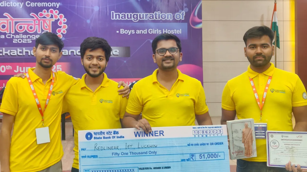 आतंकियों से लड़ने में महारथी होगा AKTU का रोबोट, छात्रों को राज्यपाल आनंदीबेन ने किया पुरस्कृत