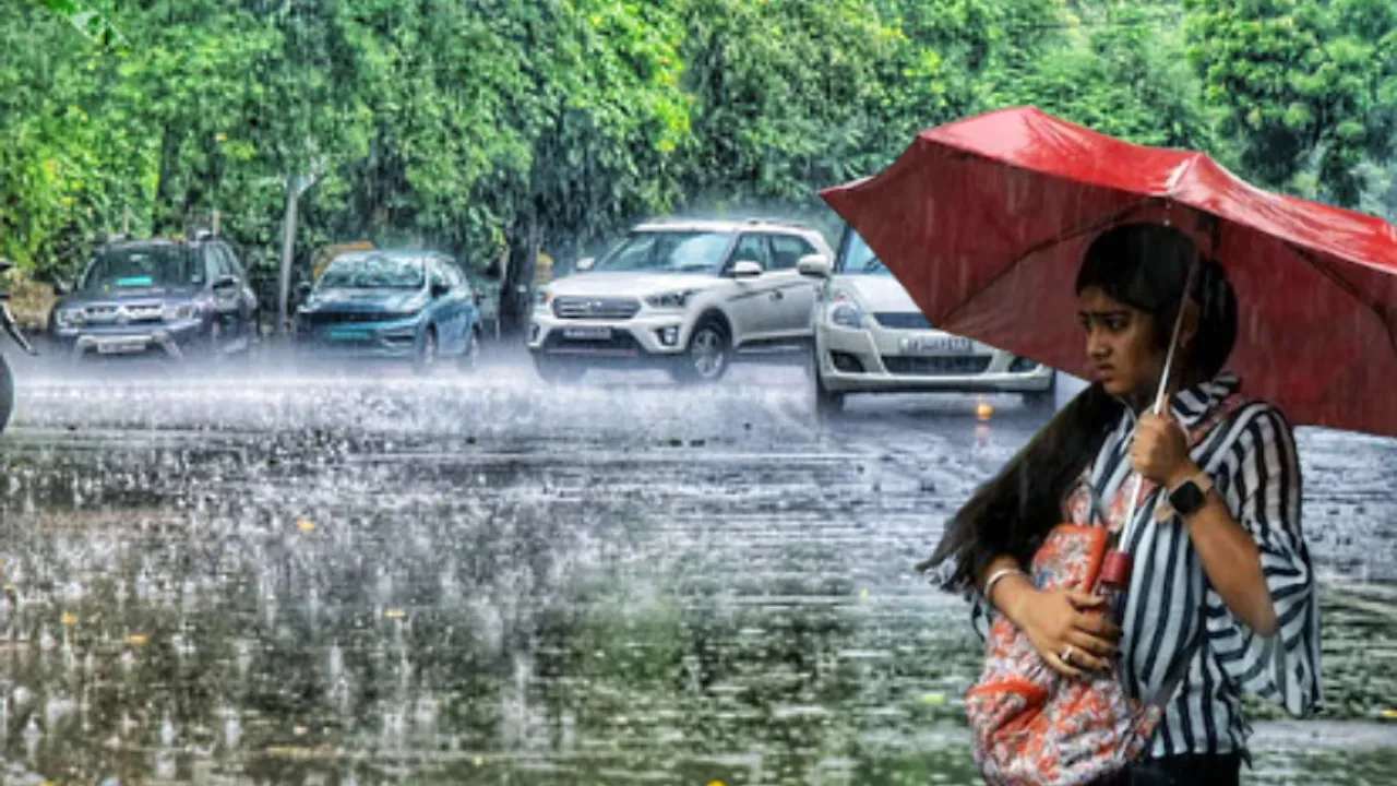 यूपी: 14 जिलों में आज भारी बारिश की चेतावनी, उत्तराखंड से सटे क्षेत्रों में जारी अलर्ट 