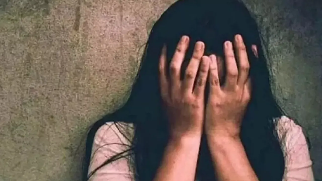 दोस्ती कर क्लब कर्मी ने पिलाई शराब, अश्लील फोटो-वीडियो बनाकर किए वायरल