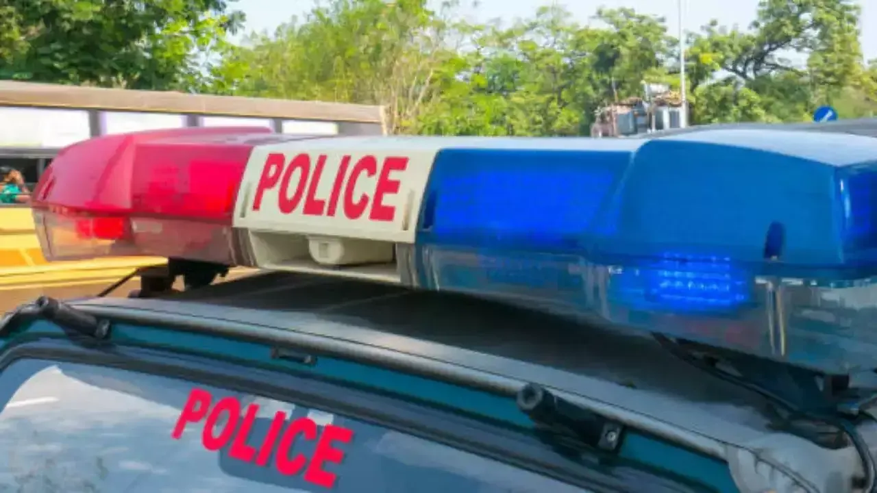 दिल्ली: छतरपुर में फार्म हाउस के सेप्टिक टैंक से मिला शव, पोस्टमॉर्टम के लिए भेजा गया