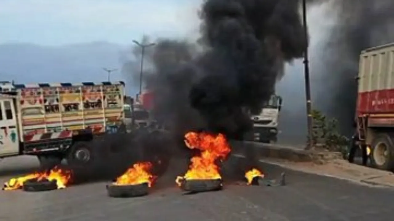 पुडुचेरी में हड़ताल का असर: दुकानें बंद, सड़कों पर सन्नाटा, निजी वाहन भी दिखे नदारद