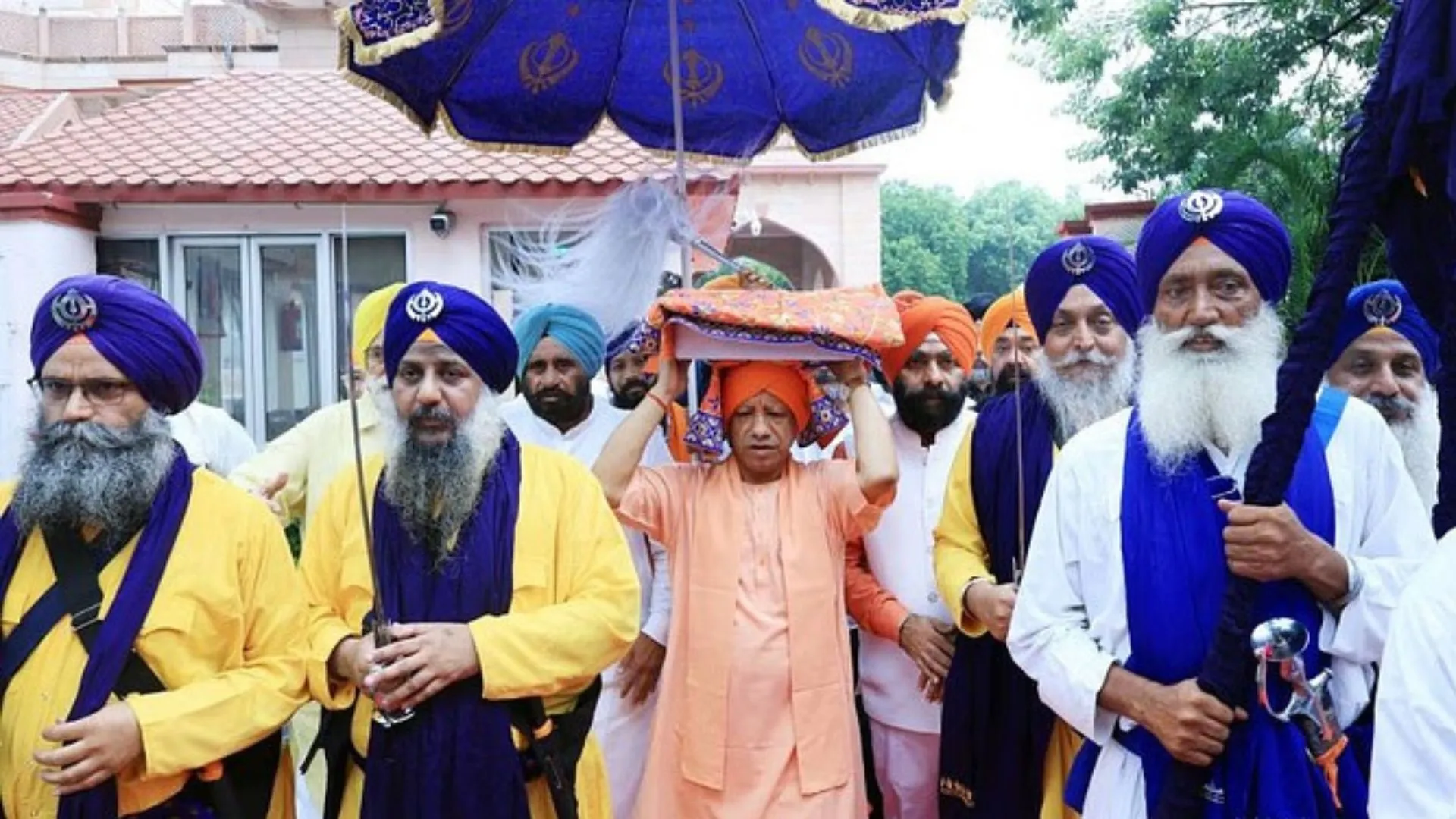 श्री गुरु तेग बहादुर साहिब के शहीदी दिवस पर लखनऊ से दिल्ली के लिए निकली संदेश यात्रा 