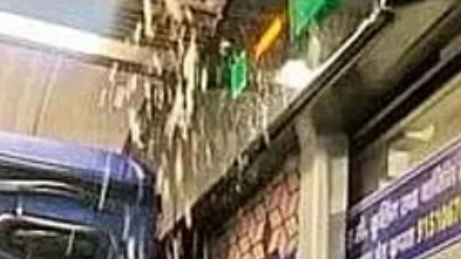 वीआईपी ट्रेन की छत से आया पानी, केबिन की 6 सीटों पर सोए यात्री पूरी तरह भीगे, सिक लाइन में जांच के लिए भेजी  बोगी 