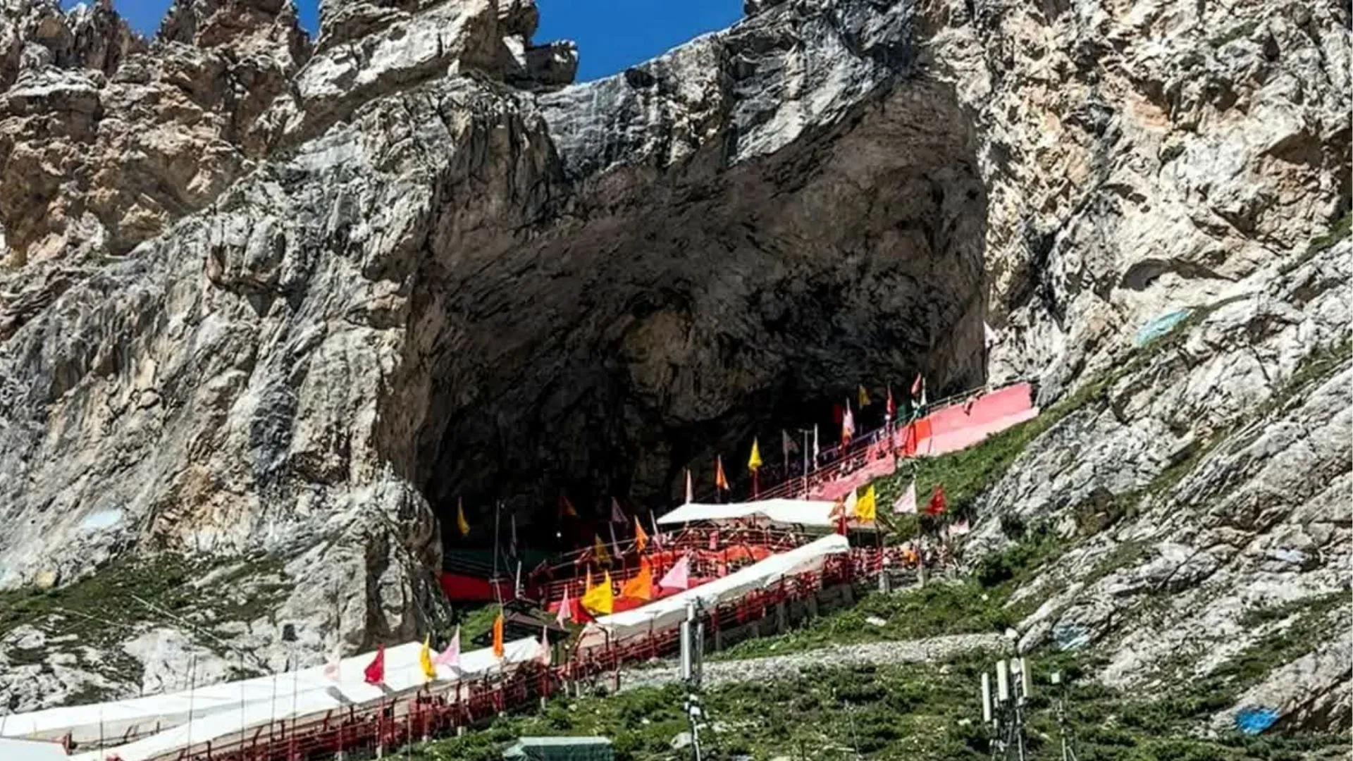 अमरनाथ यात्रा के लिए तीर्थयात्रियों में उत्साह, सवा दो लाख से अधिक तीर्थयात्री कर चुके बाबा बर्फानी के ‘दर्शन’ 