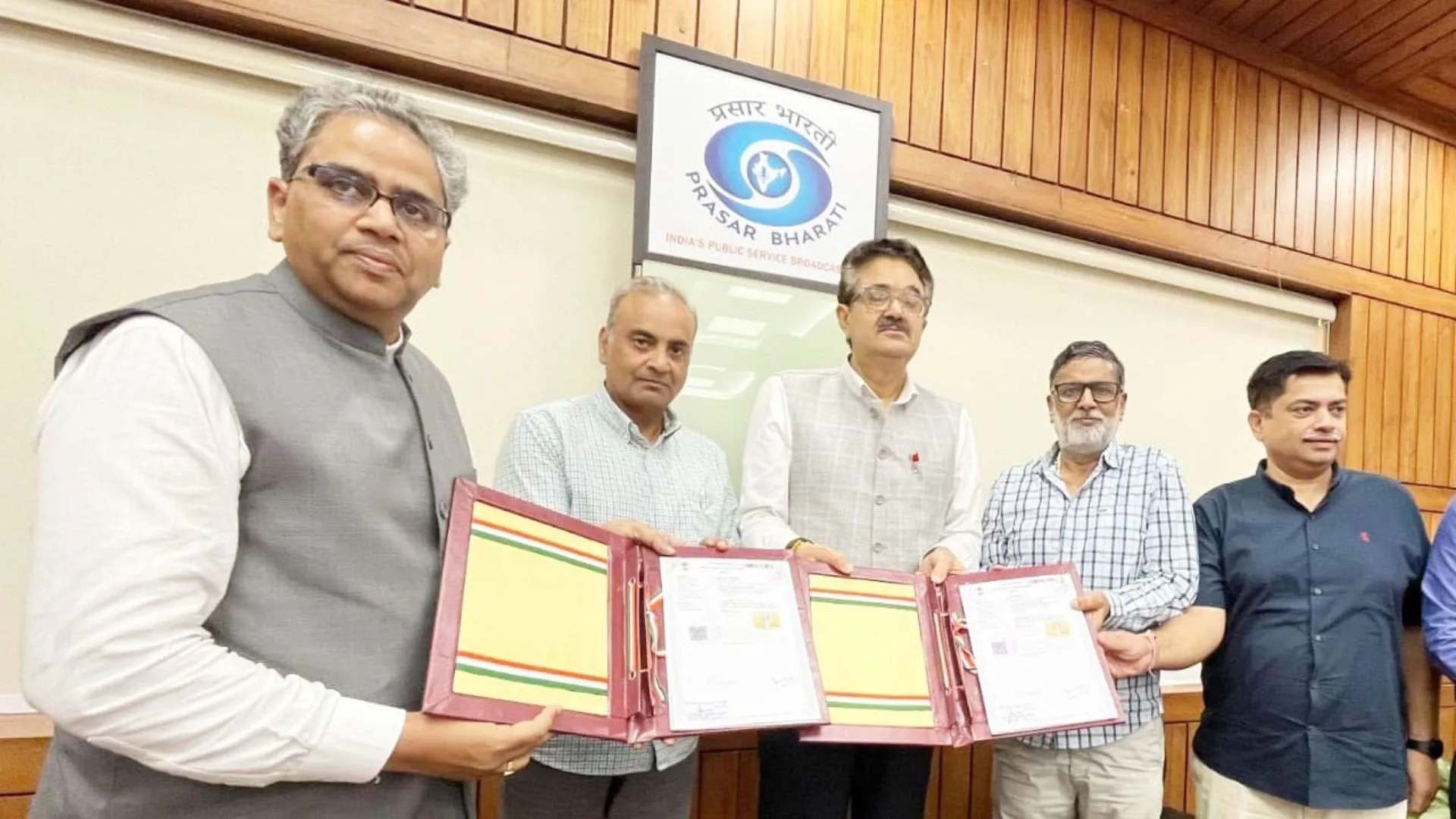 प्रसार भारती के नेटवर्क से जुड़ेगा हैंडबॉल: खिलाड़ियों को मिलेगा फायदा, MoU पर हस्ताक्षर