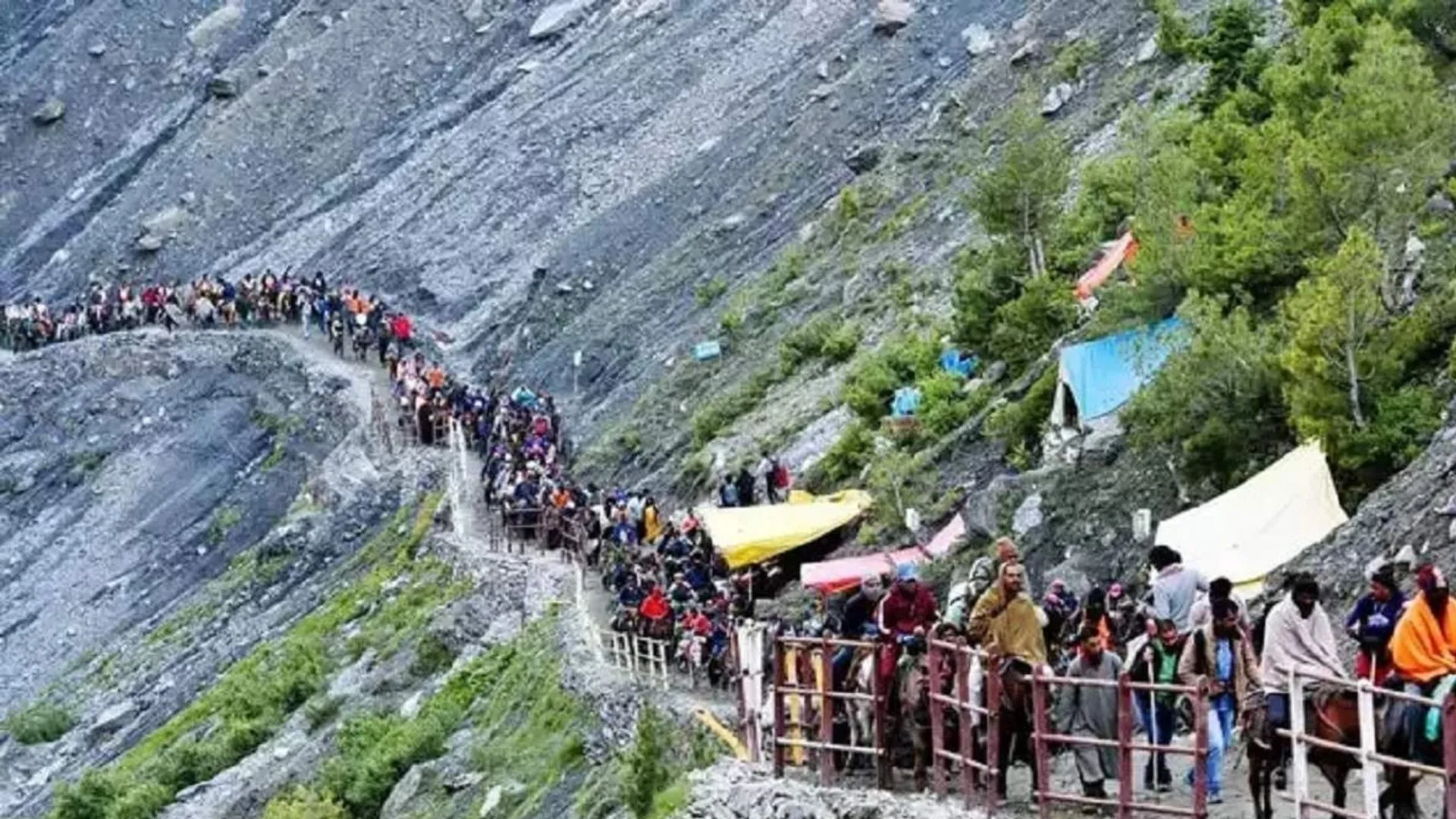 अमरनाथ यात्रा: बाबा बर्फीनी के दर्शन के लिए 11वां जत्था रवाना, कड़ी सुरक्षा व्यवस्था के बीच 6,639 तीर्थयात्री करेंगे दर्शन 