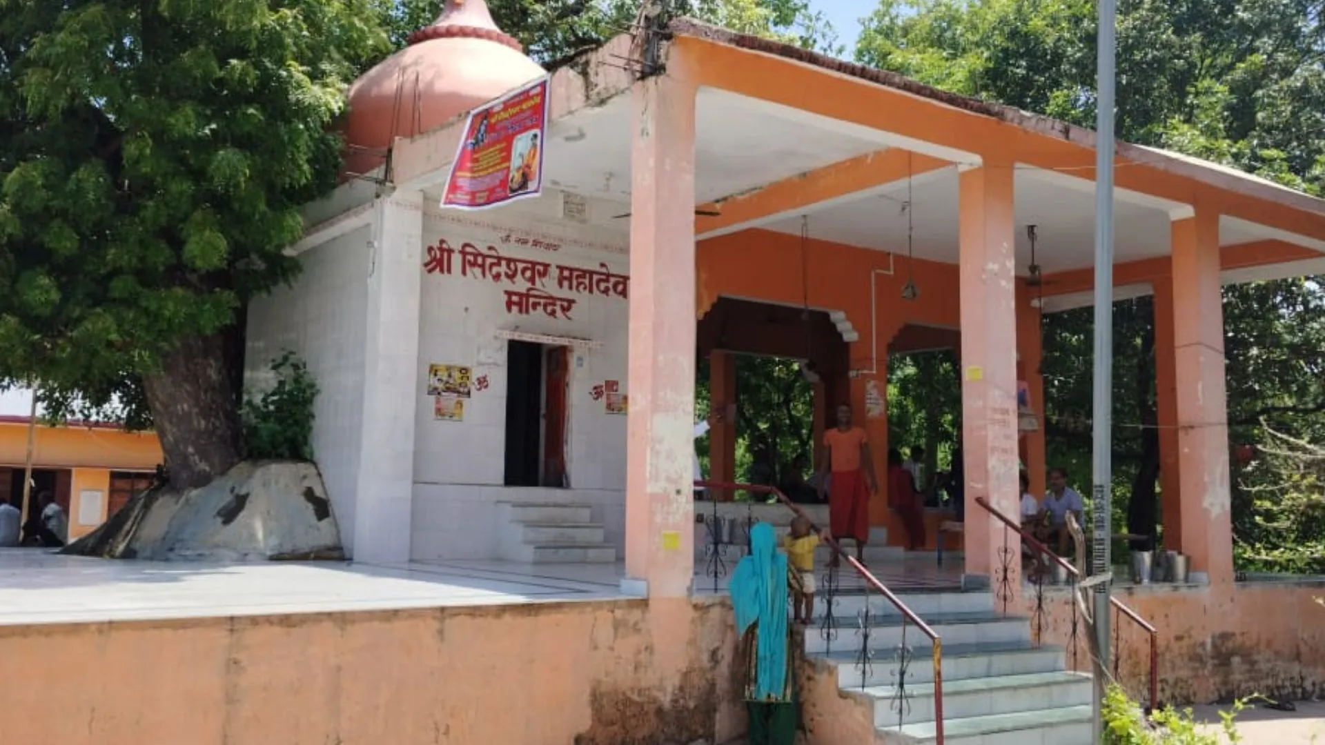 अभाव और उपेक्षा का शिकार सिद्धेश्वर महादेव मंदिर: प्राचीन कुंड पूरी तरह बदहाल, भक्त मायूस 