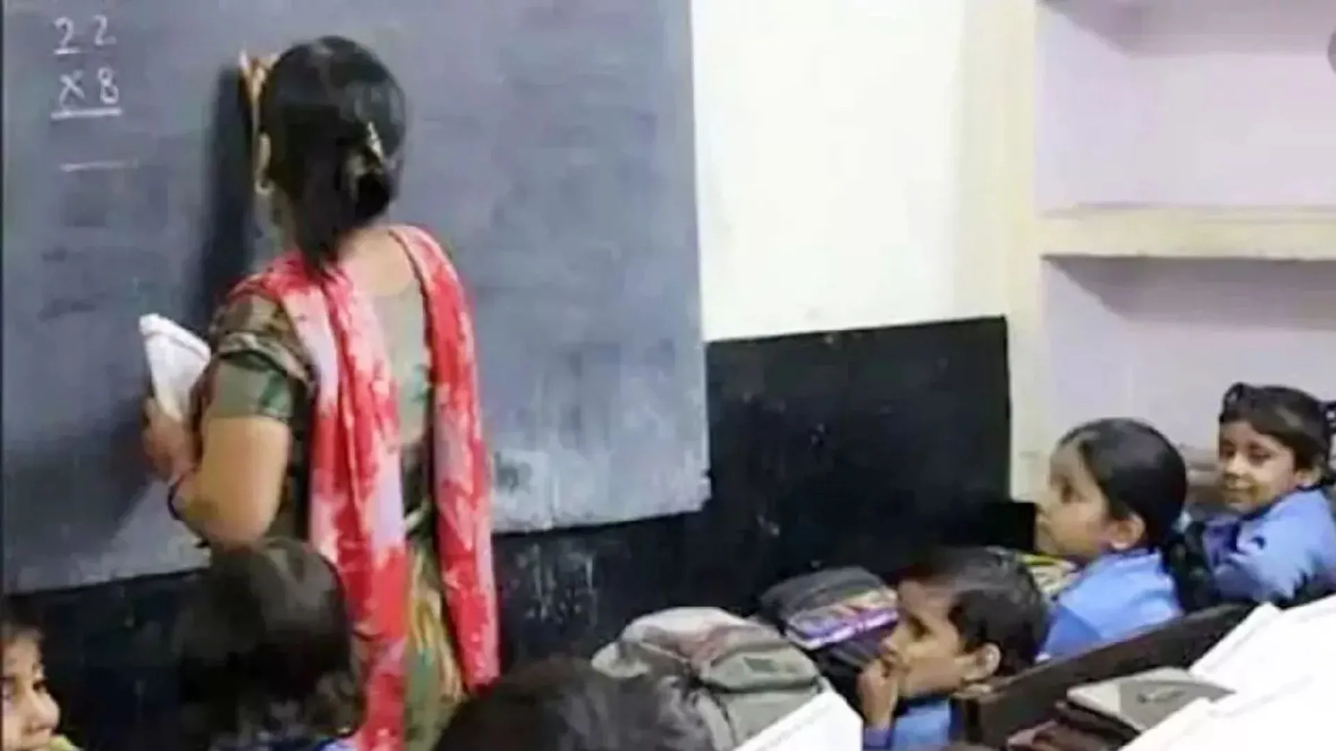 महोबा में 50 परिषदीय स्कूलों का मर्जर : बच्चों का निकटवर्ती स्कूलों में दाखिला, खाली भवनों में संचालित की जाएंगी बाल वाटिकाएं