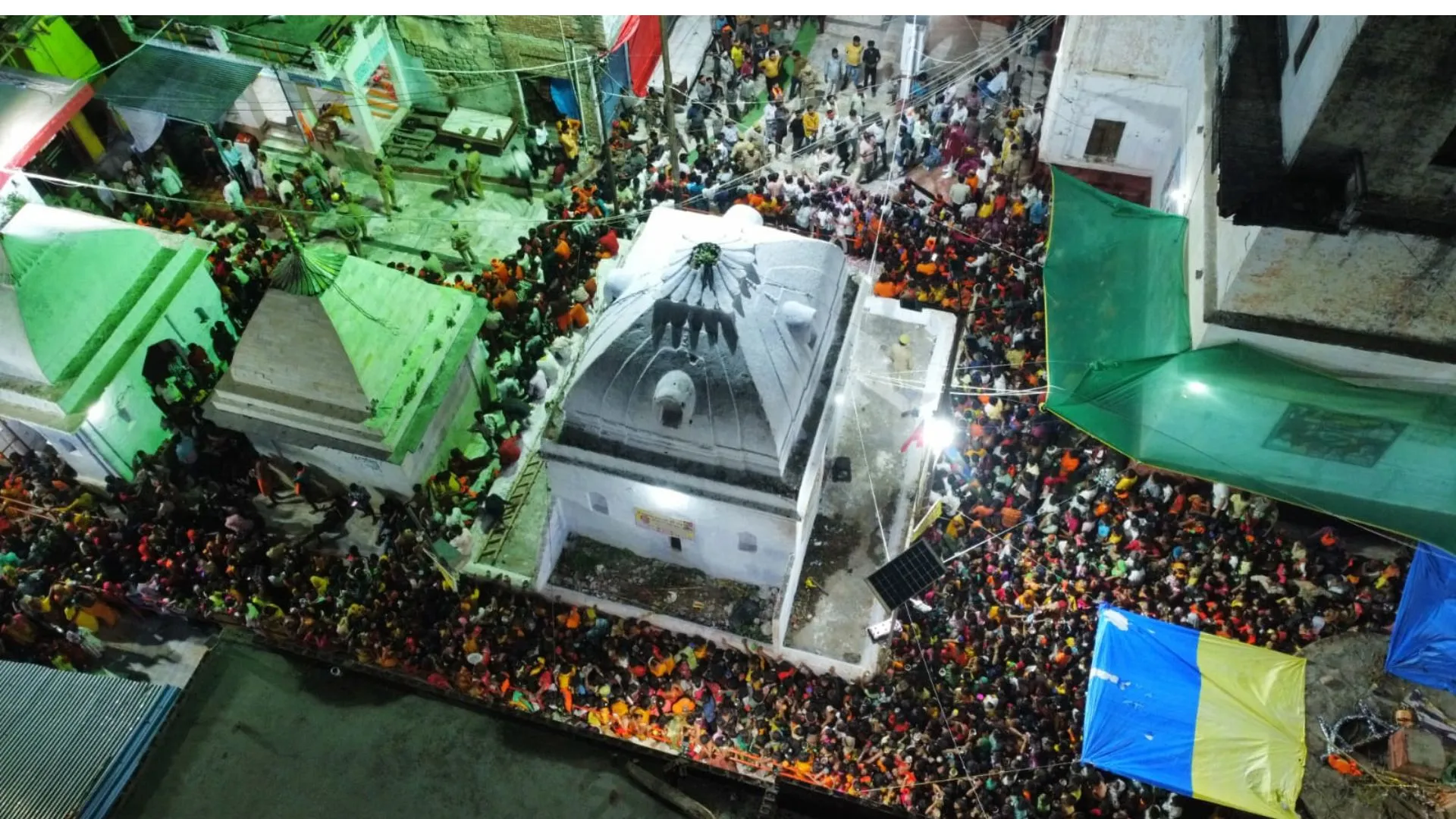 'हर-हर बम-बम की गूंज' सावन के तीसरे सोमवार पर उमड़ा श्रद्धा का सैलाब, लोधेश्वर महादेवा में पांच लाख श्रद्धालुओं ने किया जलाभिषेक