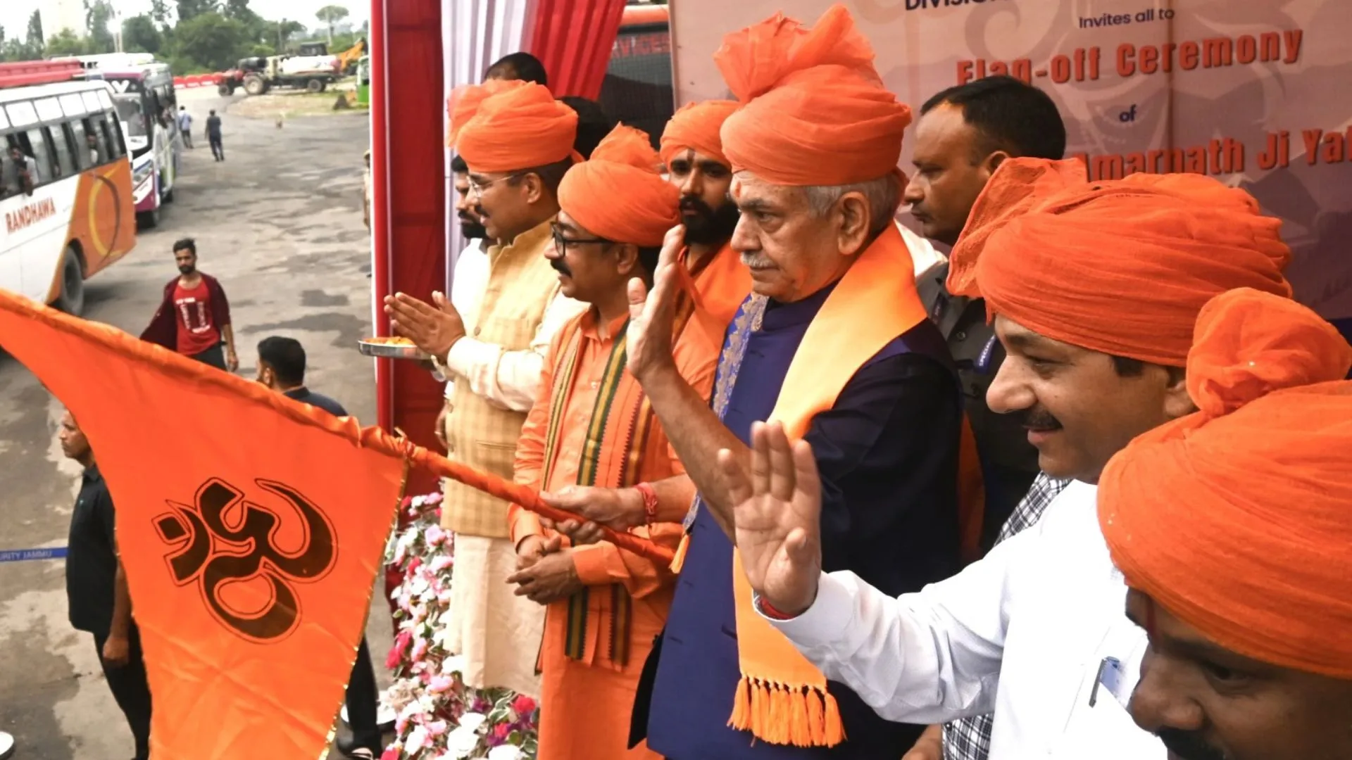 Shri Budha Amarnath Yatra 2025: श्री बूढ़ा अमरनाथ के पहले जत्थे को मनोज सिन्हा ने हरी झंडी दिखाकर किया रवाना, पूरे देश से 1000 से अधिक तीर्थयात्री करेंगे दर्शन 