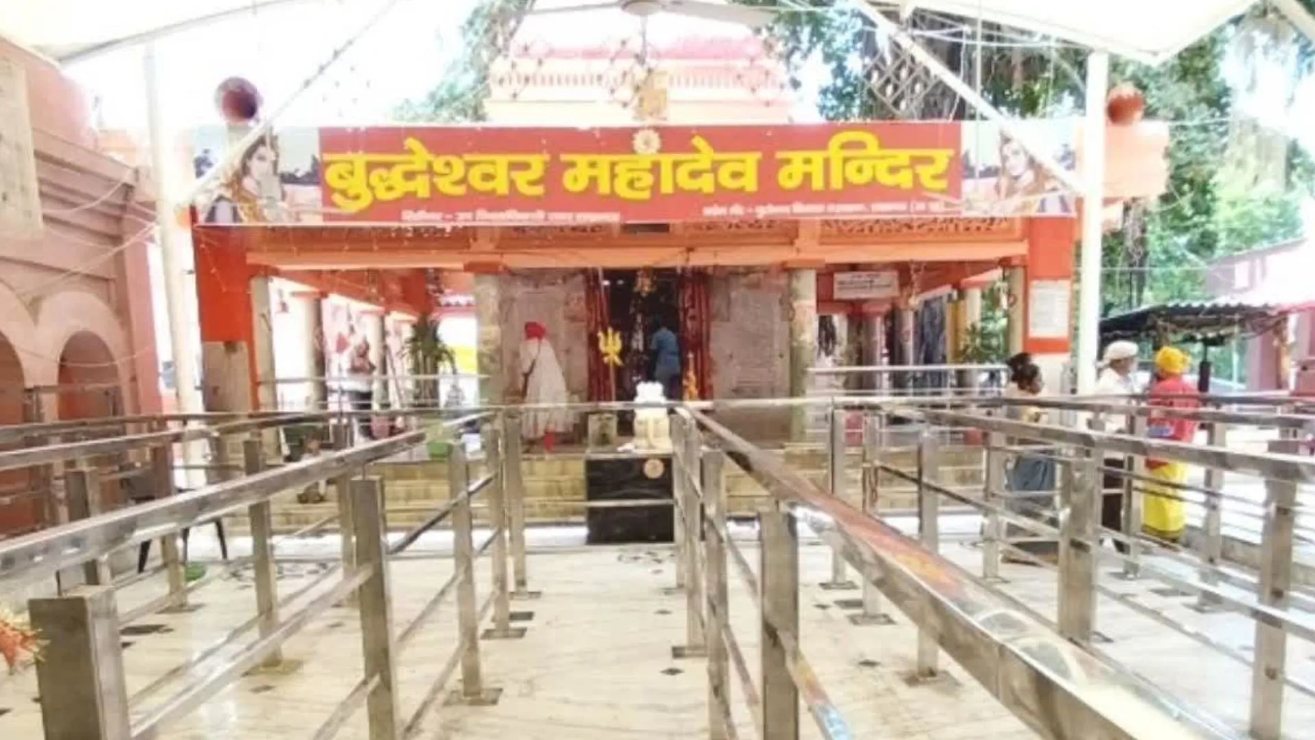 लखनऊ का ऐसा शिव मंदिर जहां त्रेतायुग से सोमवार नहीं बल्कि बुधवार के दिन होती है शिवलिंग की पूजा   