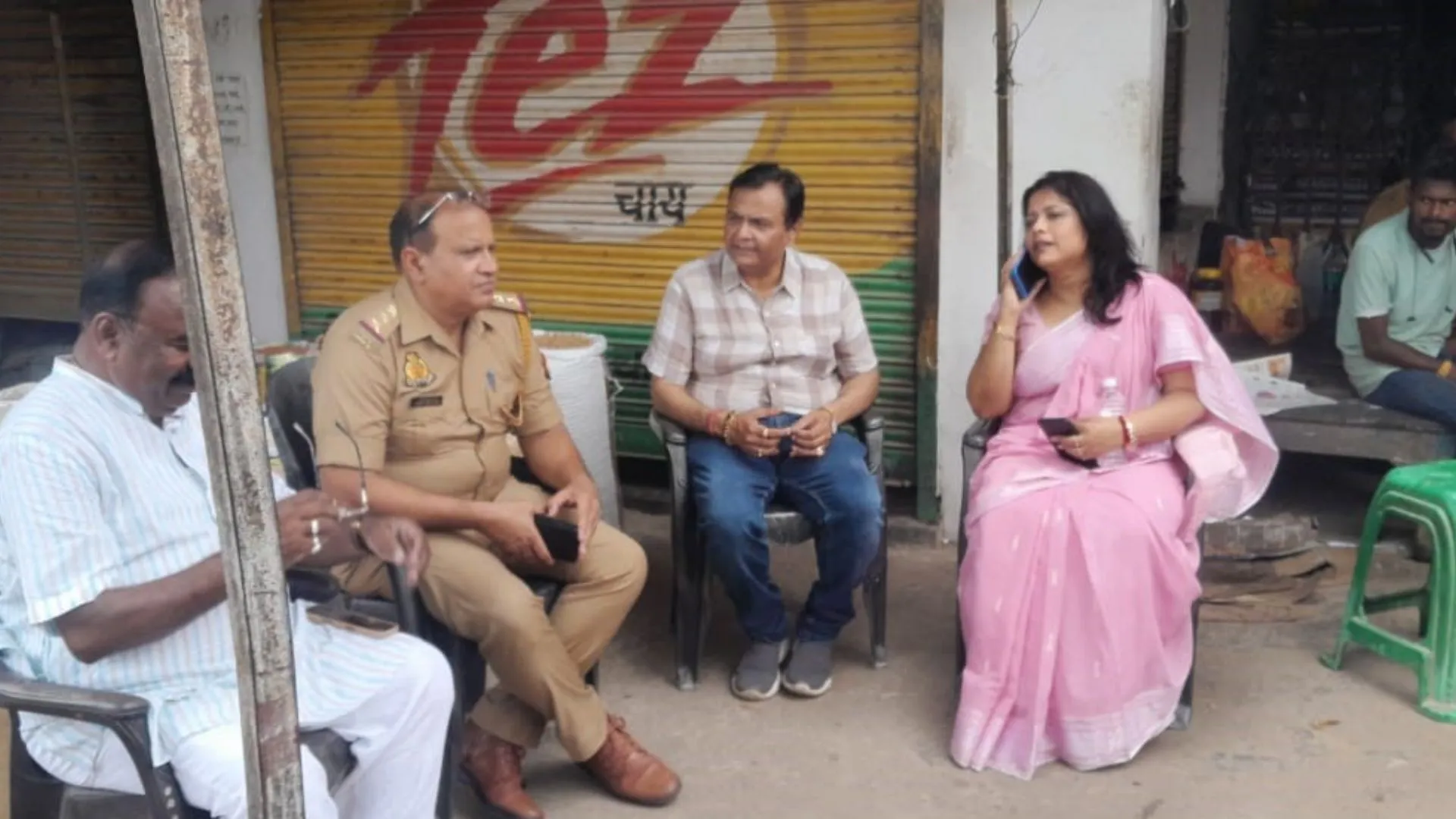 GST टीम की छापेमारी पर हंगामा, गिराए शटर- व्यापारियों का आरोप टीम ने की अभद्रता, ज्वाइंट कमिश्नर से की गयी लिखित शिकायत