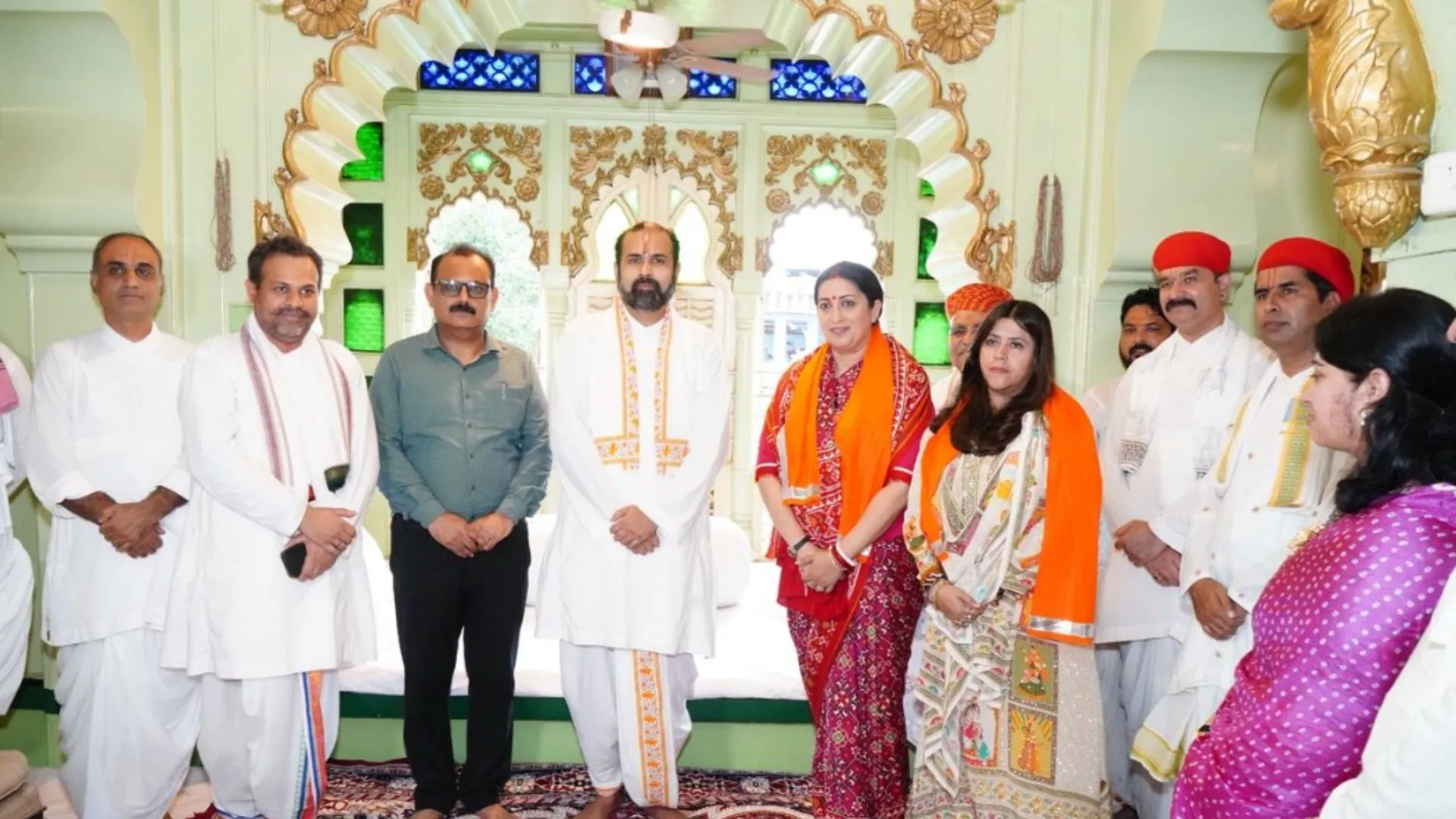 नाथद्वारा मंदिर पहुंचीं एकता कपूर और स्मृति ईरानी,  ‘क्योंकि सास भी कभी बहू थी’ की नई शुरुआत से पहले लेंगी आशीर्वाद 