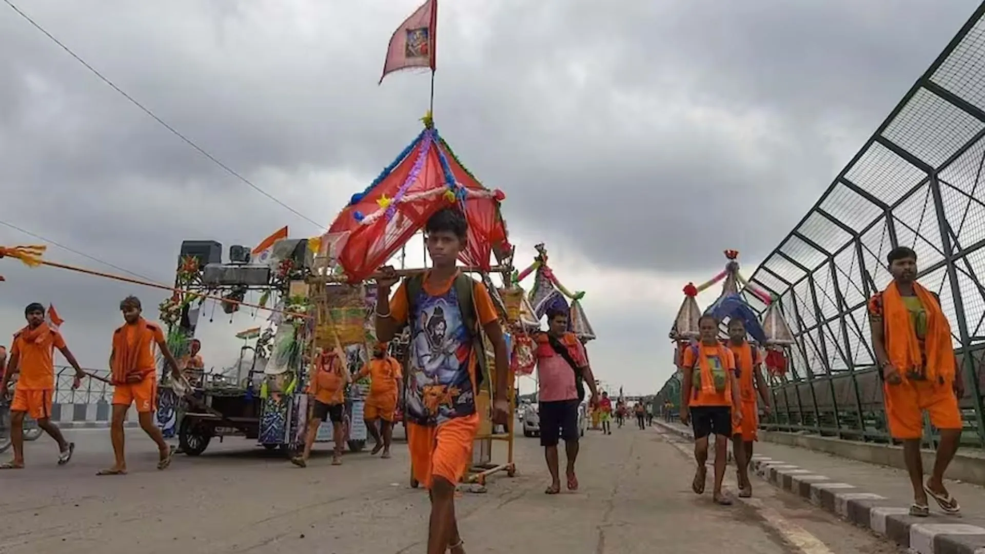 CCTV कैमरे-भारी पुलिस बल करेंगी कावड़ यात्रा की सुरक्षा: पुलिस महानिरीक्षक के निर्देश, मांस की दुकानें और तेज आवाज में संगीत बजाने पर भी रोक