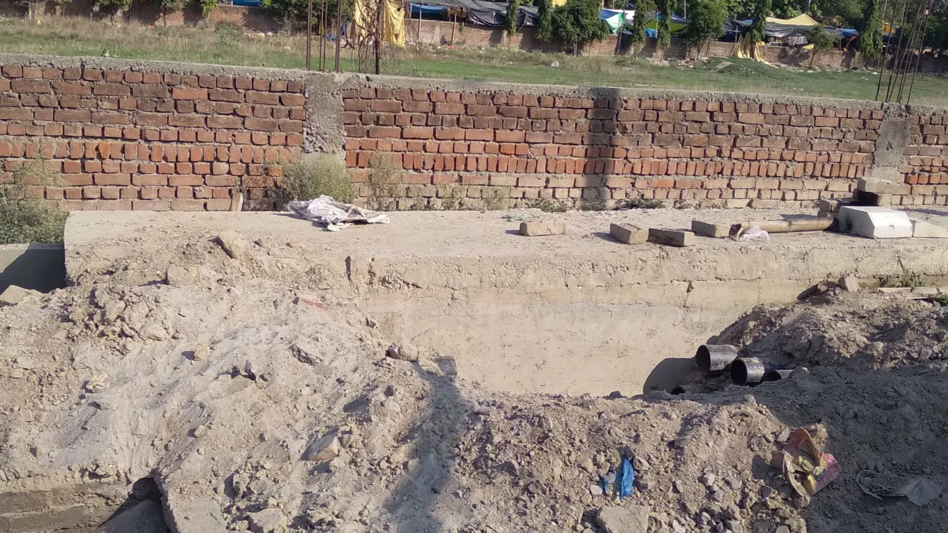 CM Grid : समस्या बन रहीं CM ग्रिड की निर्माणाधीन सड़कें, सड़क तक फैला कीचड़, लग रहा जाम