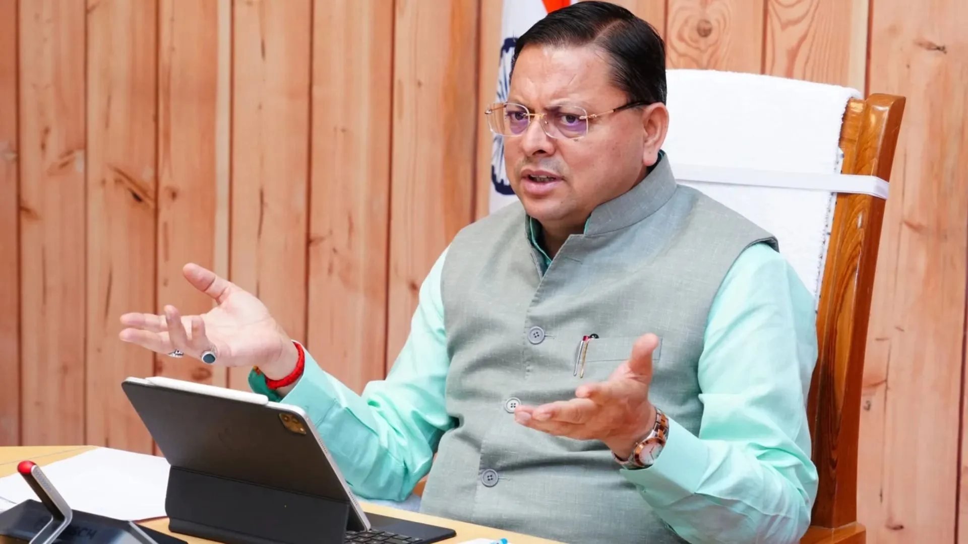 मनसा देवी भगदड़ के बाद सीएम धामी के निर्देश, तीर्थ यात्रियों की सुरक्षा-सुविधा के लिए धार्मिक स्थलों का मास्टर प्लान तैयार 