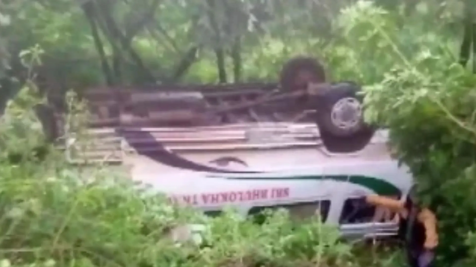 उत्तराखंड के चमोली में सेना के 31 जवानों को लेकर जा रही बस पलटी , 6 सैनिकों सहित 7 लोग गंभीर रूप से घायल 