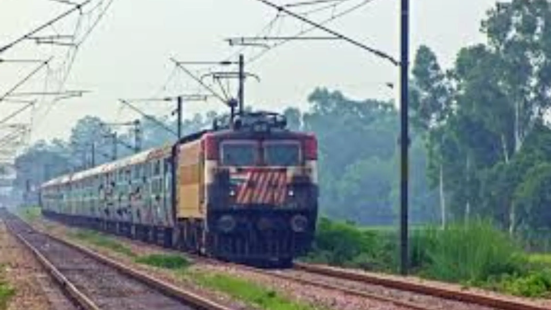 चार डिब्बे छोड़ कर रवाना हो गई चंडीगढ़ एक्सप्रेस, सूचना पर ड्राइवर ट्रेन को लेकर लौटा वापस 