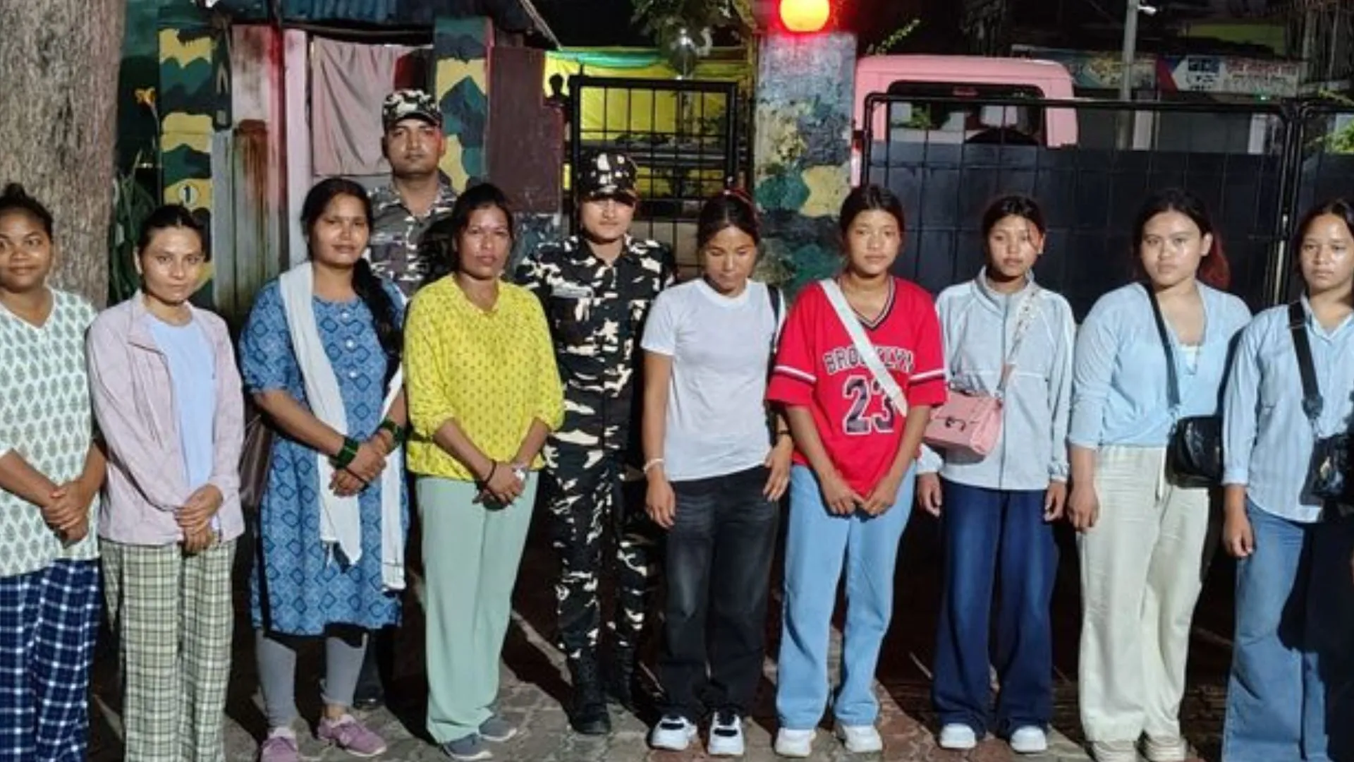 भारत-नेपाल सीमा पांच नेपाली किशोरियों का एसएसबी ने किया रेस्क्यू, लखनऊ जाने की बताई झूठी कहानी, दिल्ली के रास्ते कुवैत जाने का था प्लान 