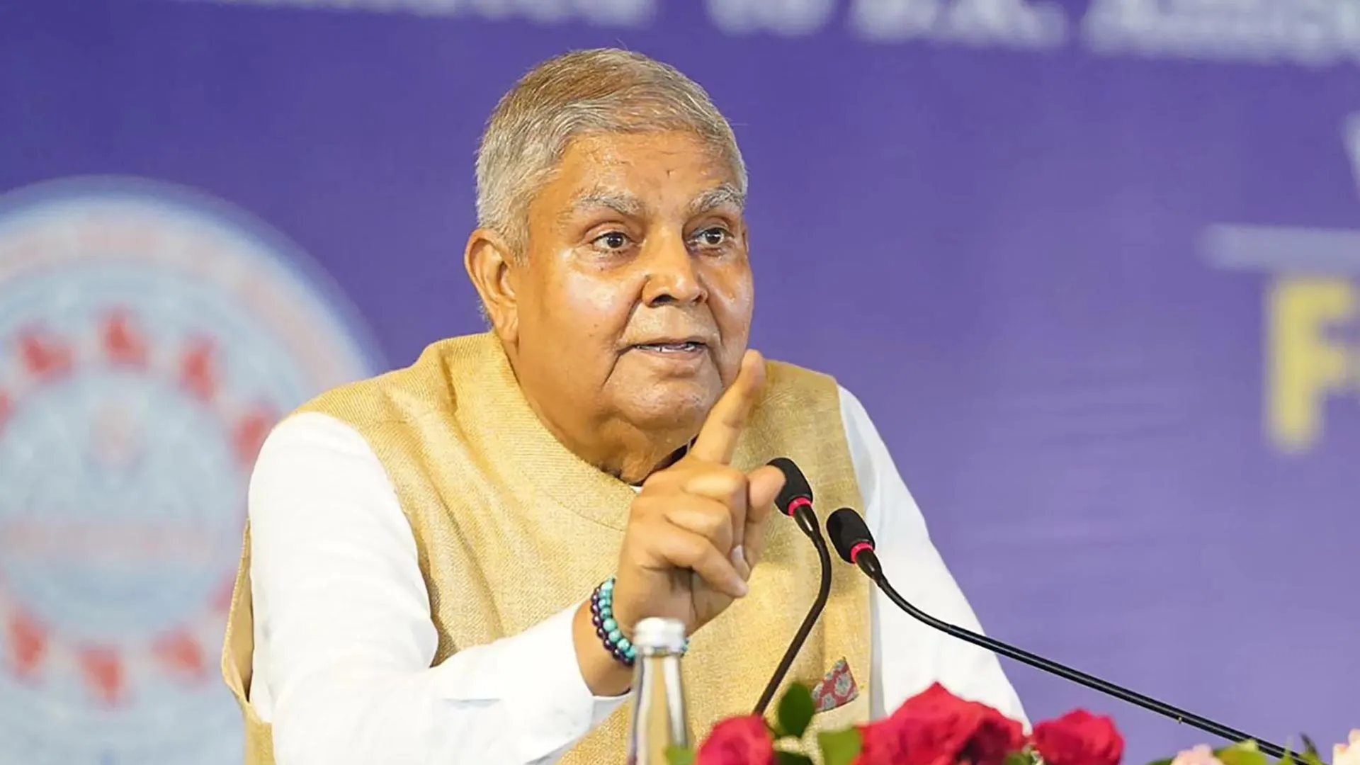 'धनखड़ का इस्तीफा गंभीर सवाल खड़े करता', कांग्रेस का दावा-1 से शाम साढ़े 4 बजे के बीच कुछ गंभीर हुआ