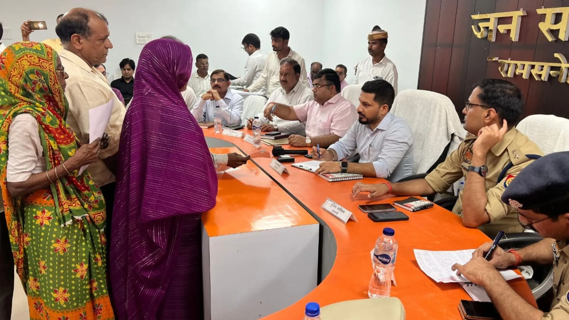 बाराबंकी में समाधान दिवस पर 648 शिकायतों में से 81 का मौके पर निस्तारण, DM के निर्देश, शिकायतकर्ता का हो पूर्ण समाधान