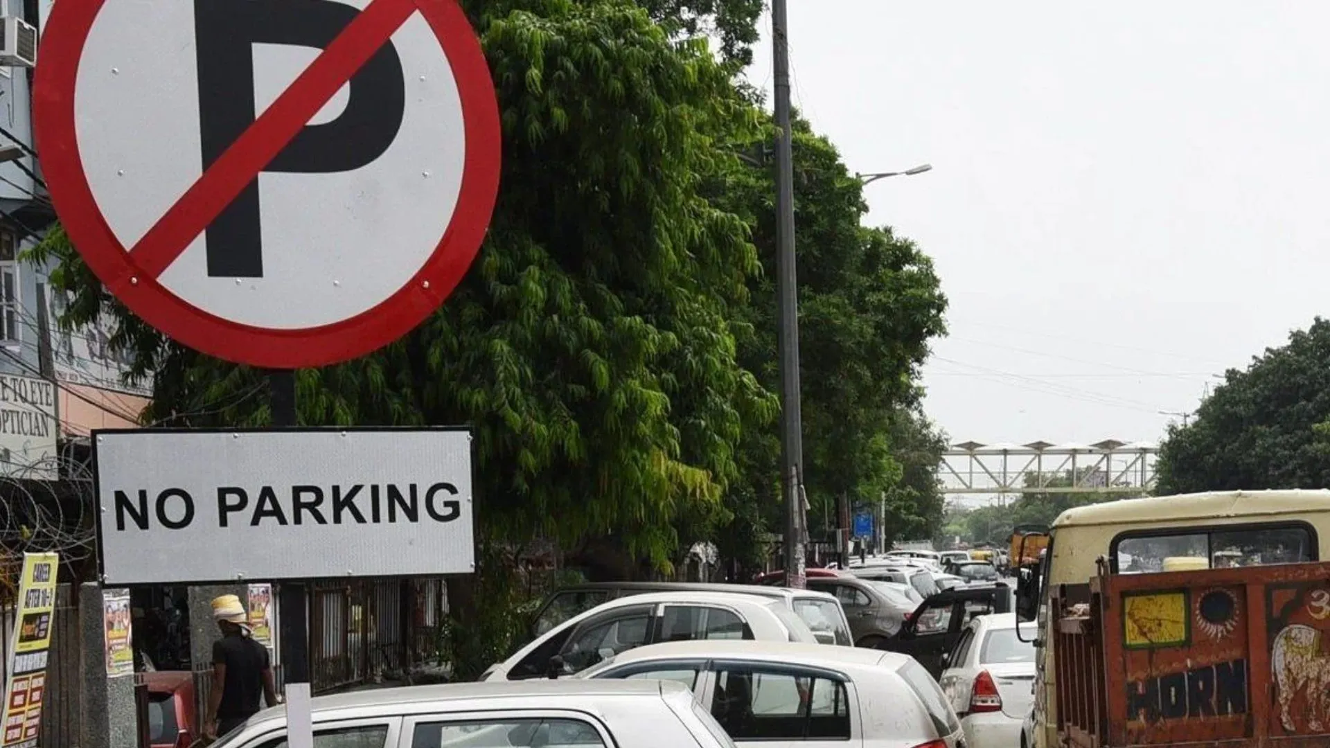 अगर No Parking Zone में खड़ा किया वाहन तो होगा चालान, अतिक्रमण के खिलाफ विशेष अभियान में वसूले 48 हजार 