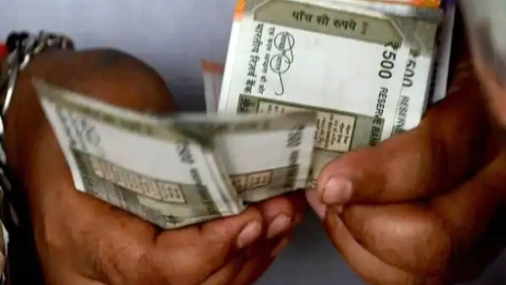 आउटसोर्स कर्मियों के वेतन को लेकर बड़ा फैसला, नियमित कर्मियो से पहले संविदा कर्मियों को मिलेगी सैलरी  