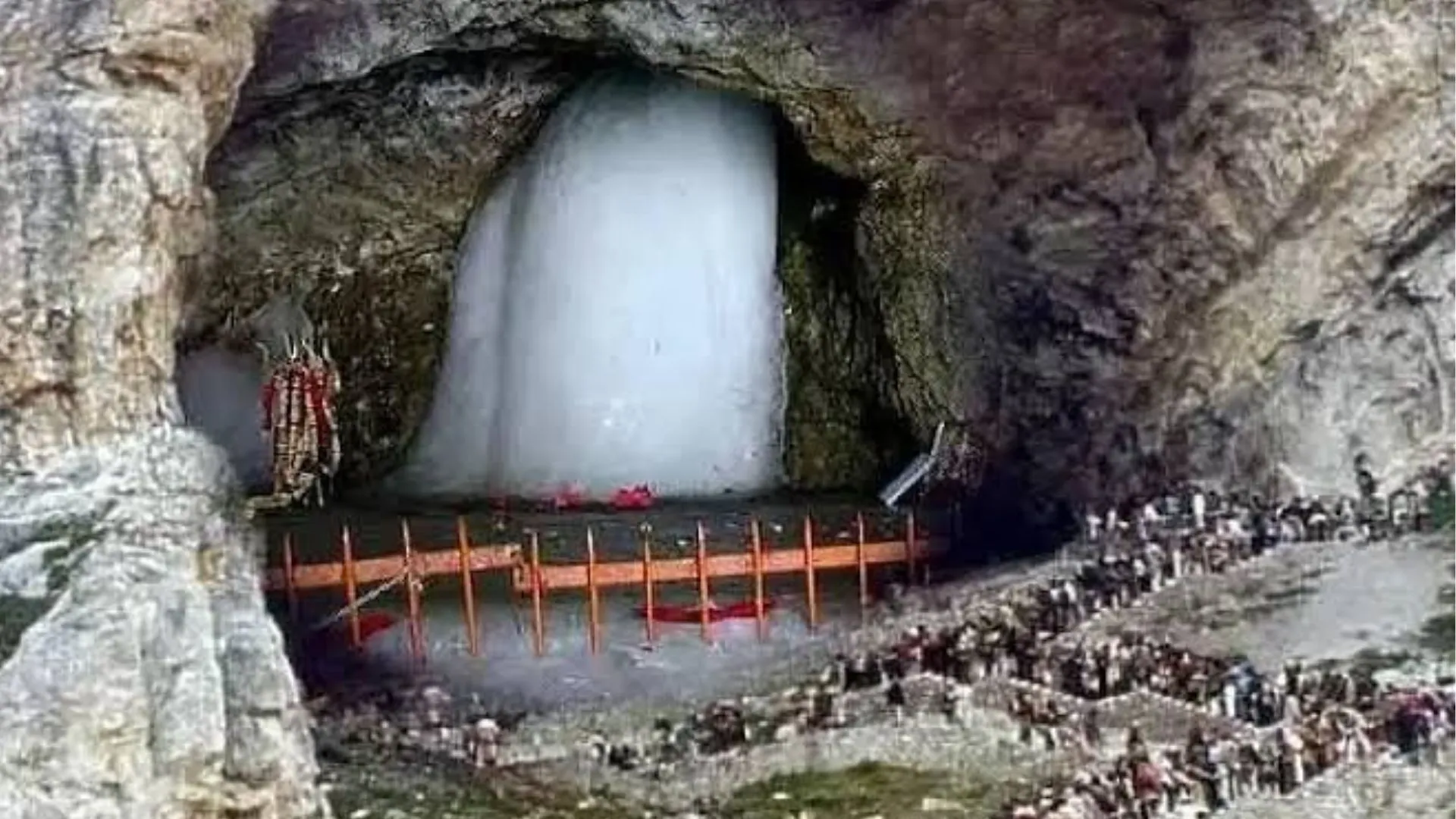   Amarnath Yatra: भारी बारिश के कारण अमरनाथ यात्रा स्थगित, पहलगाम और बालटाल दोनों मार्गों पर अनुमति नहीं