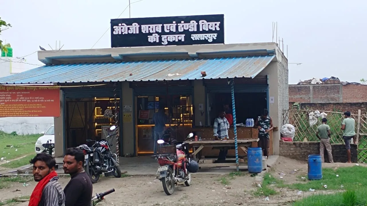 बाराबंकी : शराब की दुकान में चल रही अवैध कैंटीन बनी लोगों की मुसीबत