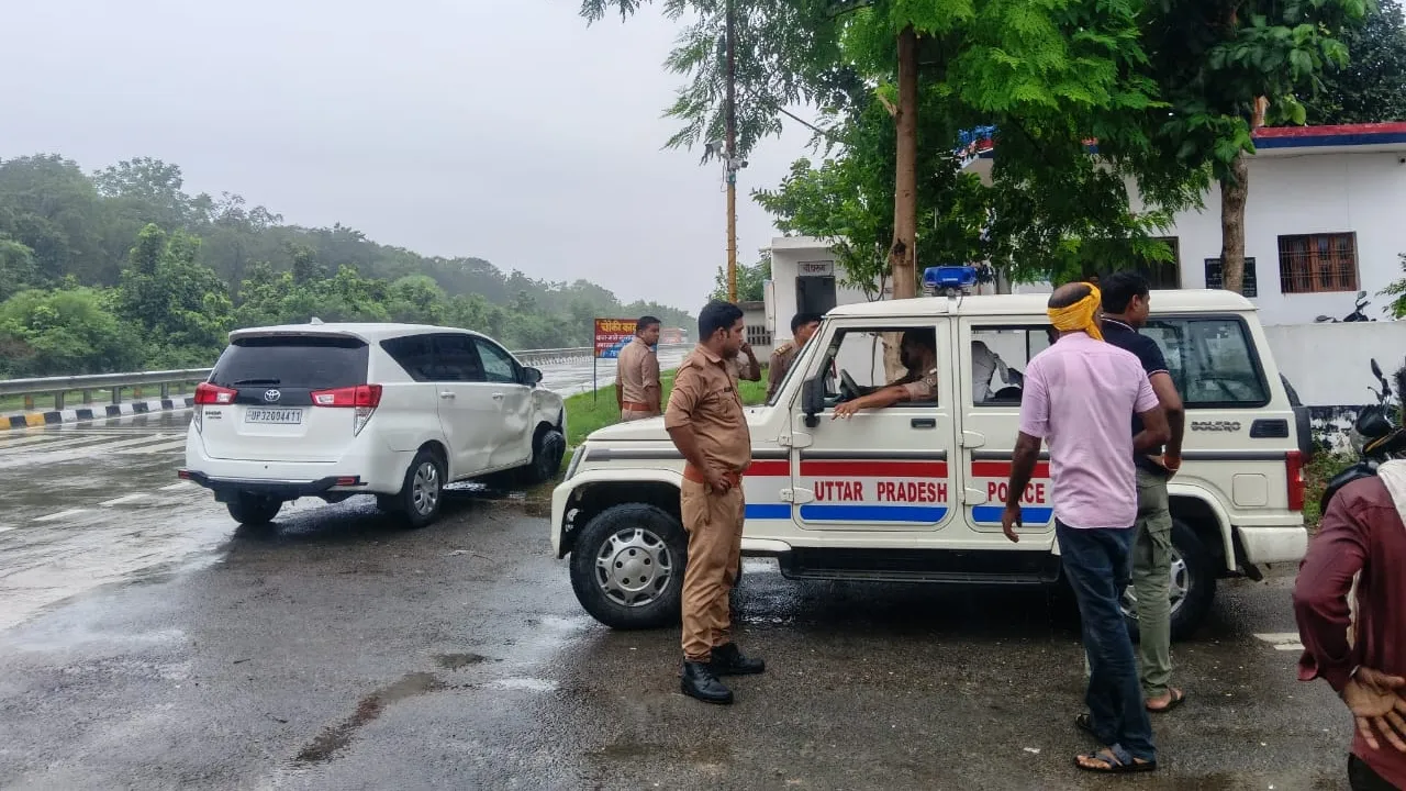 अमेठी में गुन्नौर मोड़ पर इनोवा-फॉर्च्यूनर की टक्कर के बाद बवाल, फायरिंग के लगे आरोप