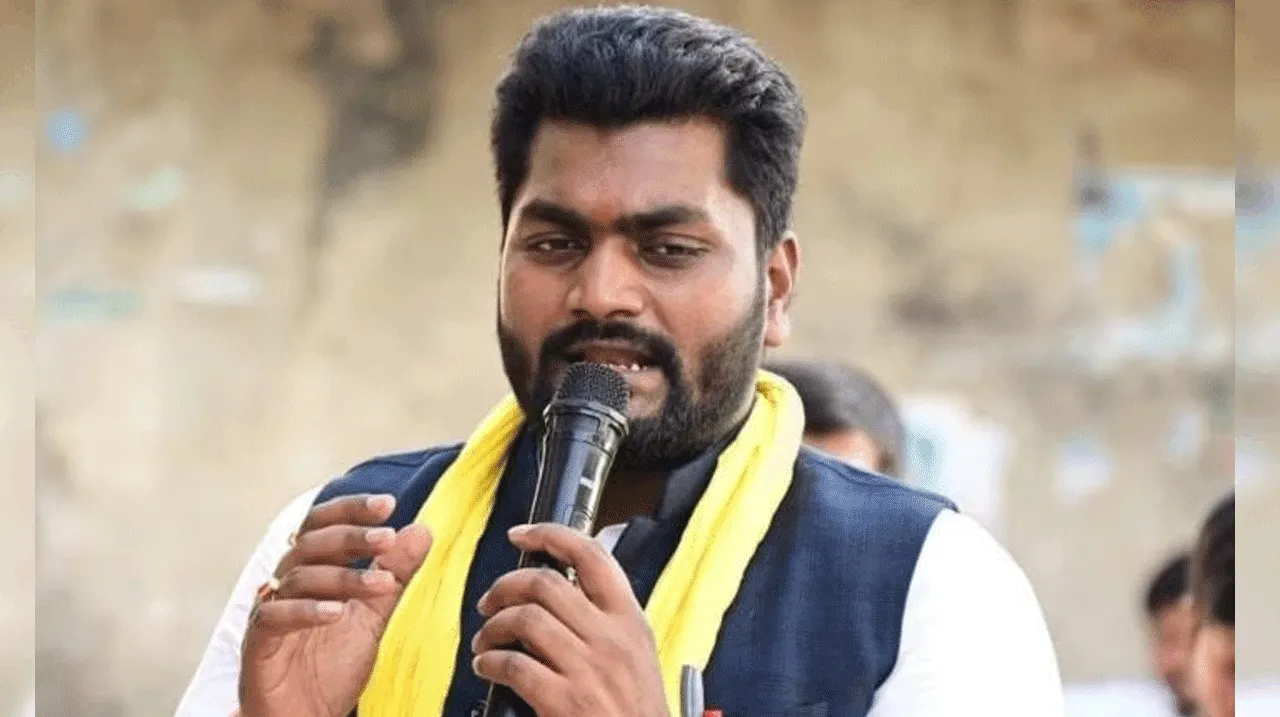 कैबिनेट मंत्री के बेटे पर FIR : मऊ रेलवे स्टेशन पर अनाधिकृत निरीक्षण करने का आरोप