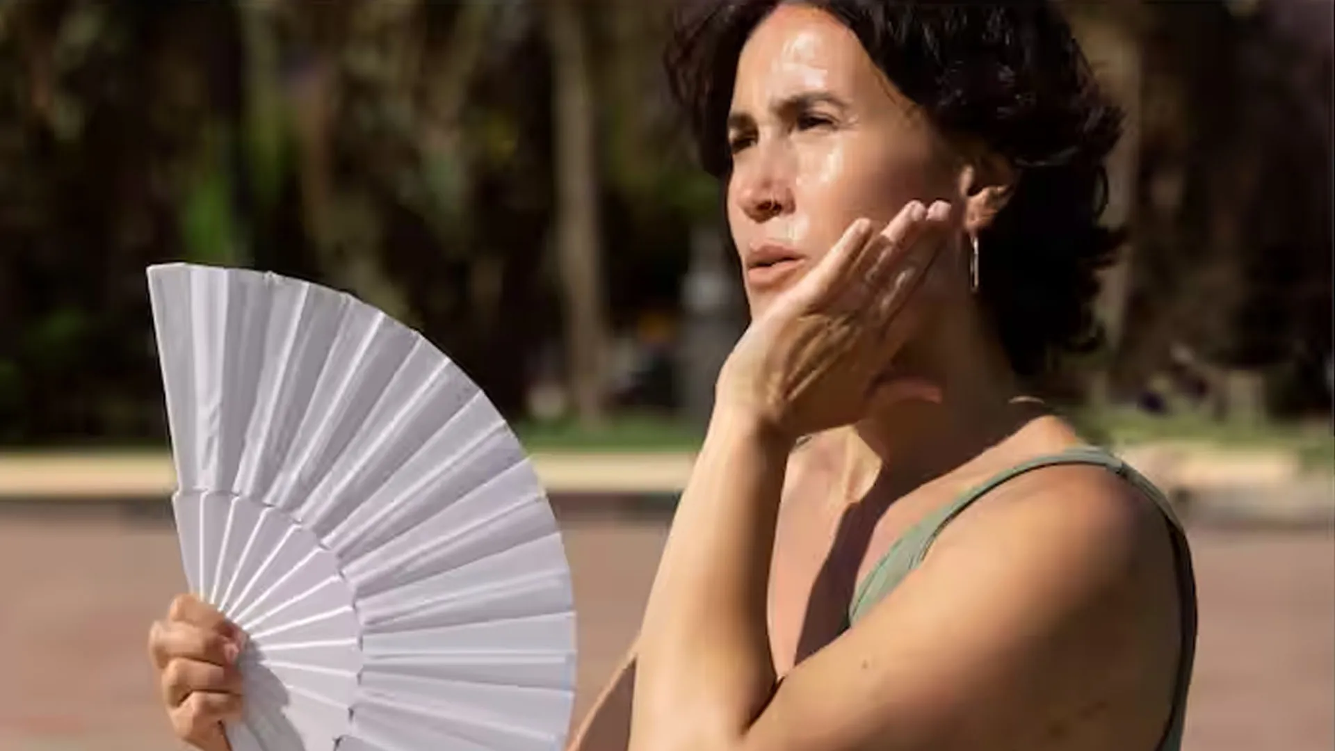 बदायूं: सुबह के खिली चटक धूप से बढ़ी उमस...एसी और कूलर में बैठे रहे लोग