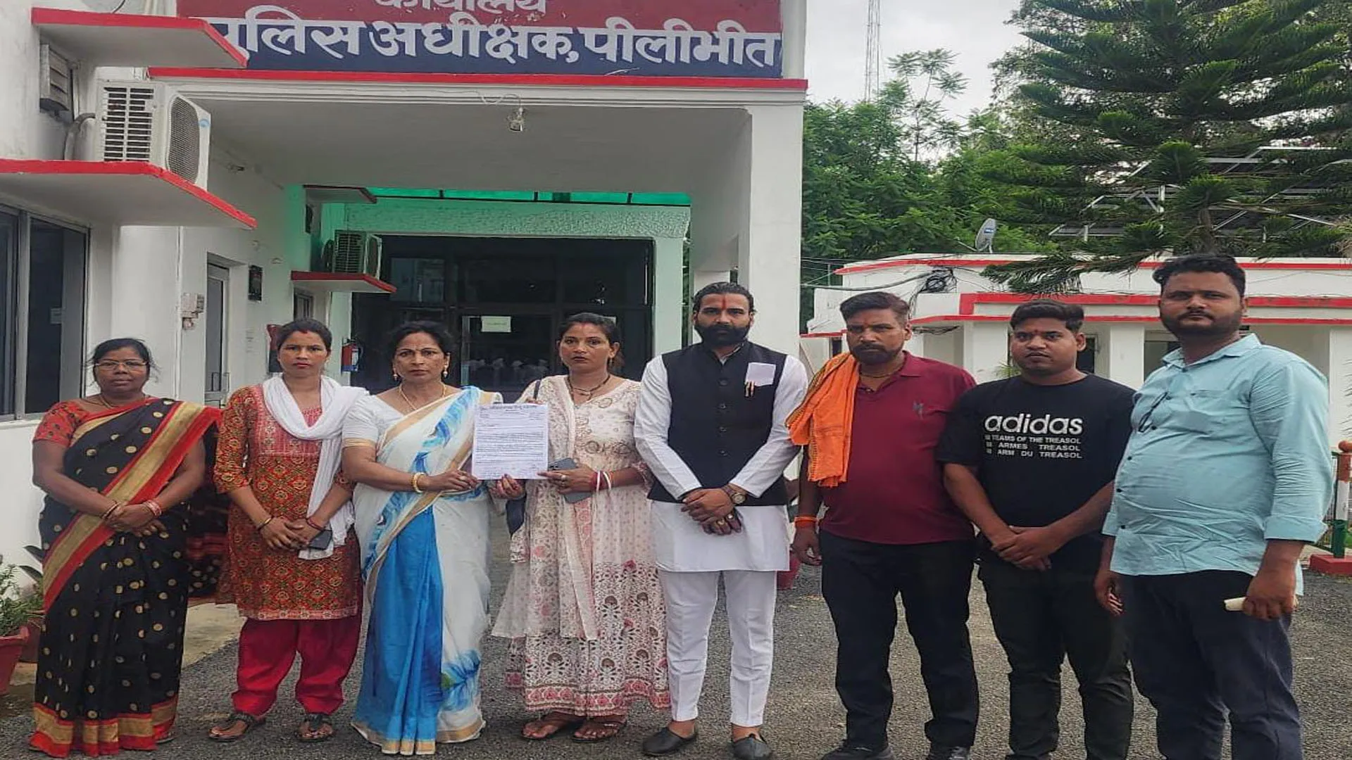 पीलीभीत: शोहदों की छेड़छाड़ से स्कूली छात्राएं परेशान...एंटी रोमियो स्क्वाड सक्रिय करने की मांग 