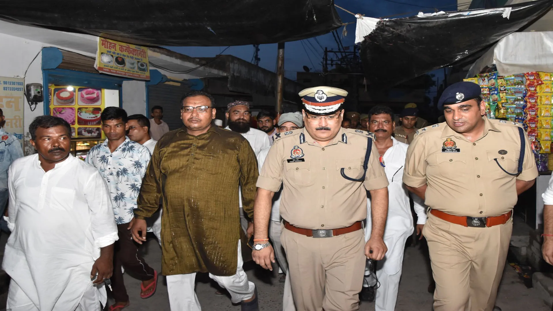 Bareilly: सड़क पर उतरे ADG और SSP...जोगी नवादा में की पैदल गश्त